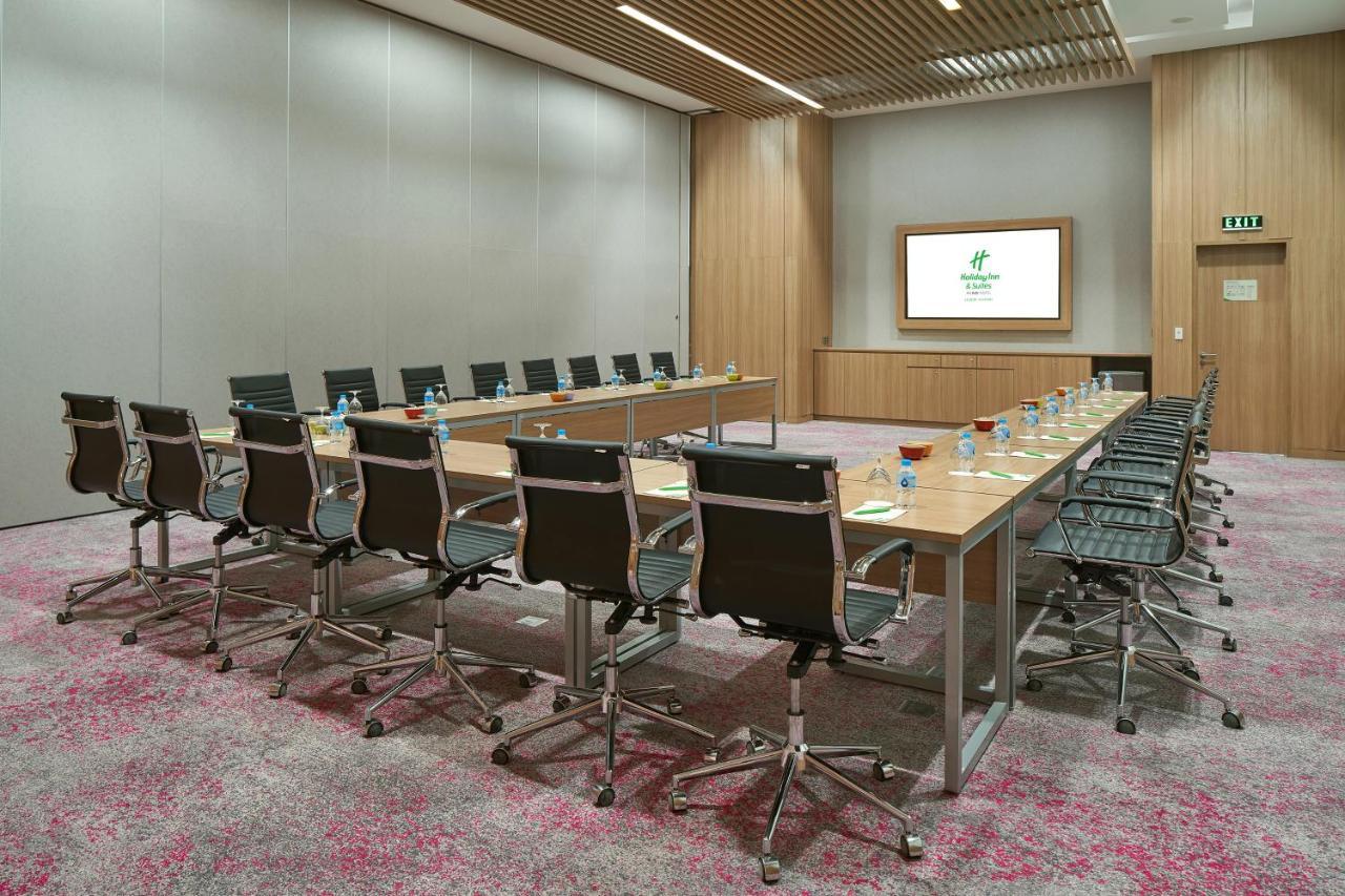 Holiday Inn & Suites Saigon Airport By Ihg Ho Chi Minh City Exterior photo
