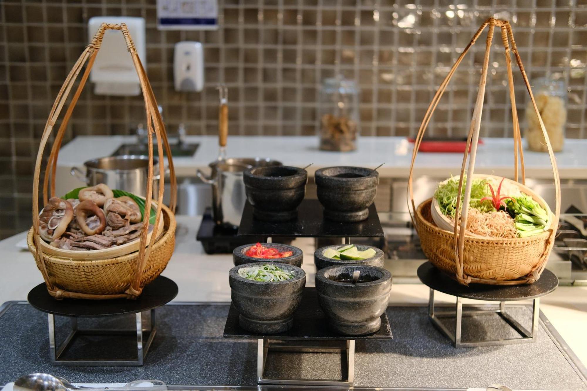 Holiday Inn & Suites Saigon Airport By Ihg Ho Chi Minh City Exterior photo