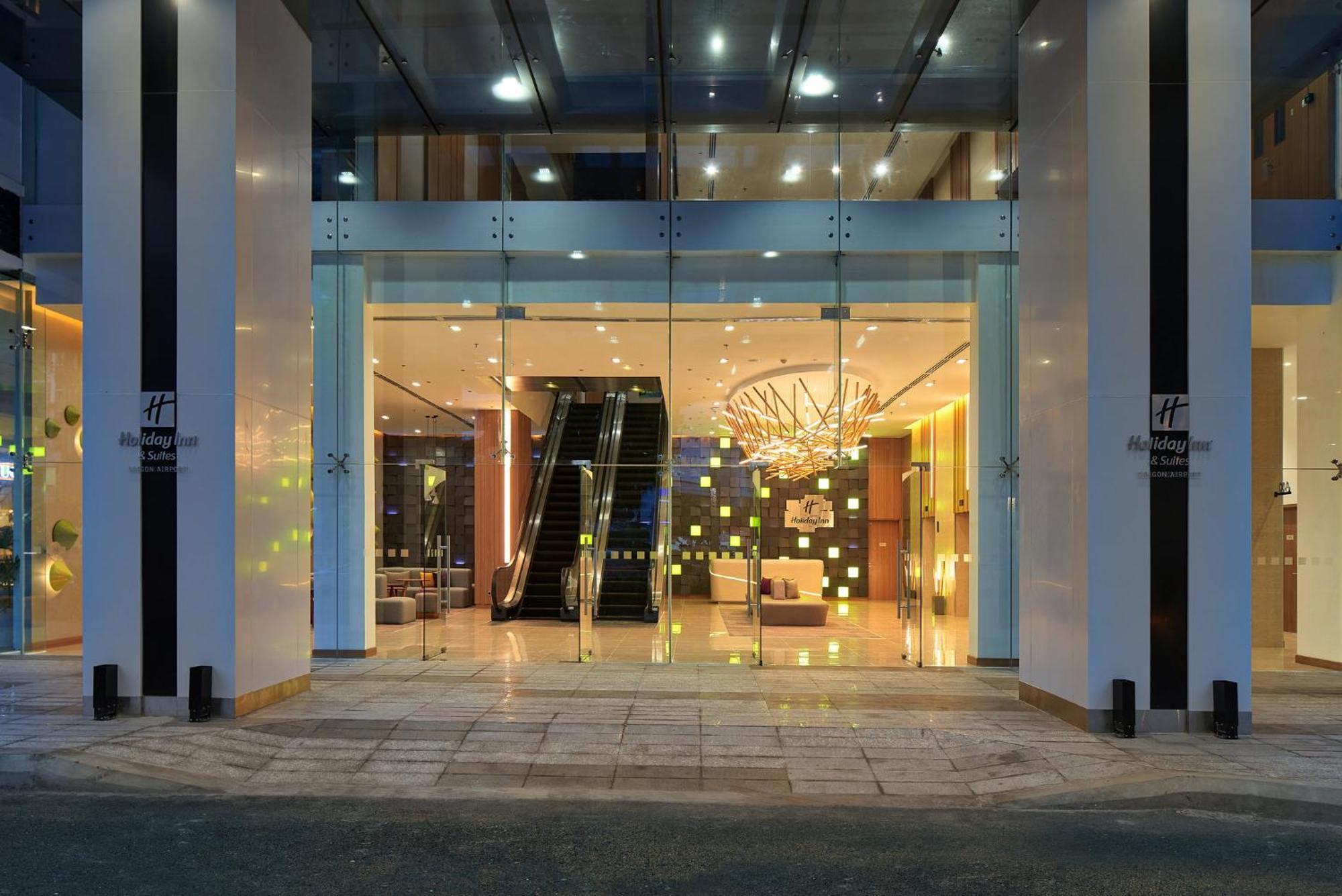 Holiday Inn & Suites Saigon Airport By Ihg Ho Chi Minh City Exterior photo
